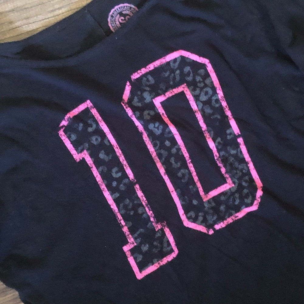 SO black scoop neck #10 shirt - Picture 3 of 5